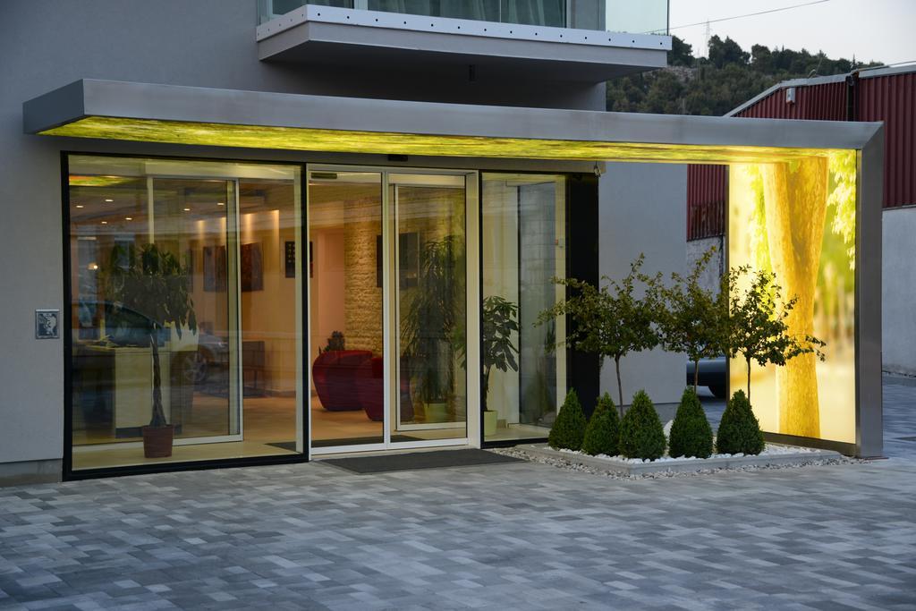 Hotel Nar เทรบินเย ภายนอก รูปภาพ